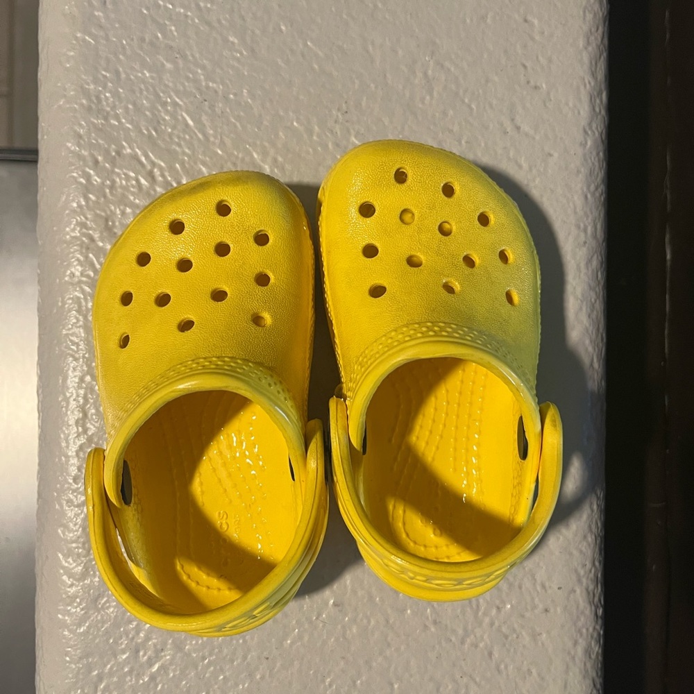 Toddler crocs size C5